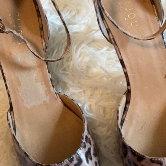 WILDLIFE PRINT HEELS WITH ANKLE STRAPS IN SIZE 6 by BIJOU - Picture 3 of 10